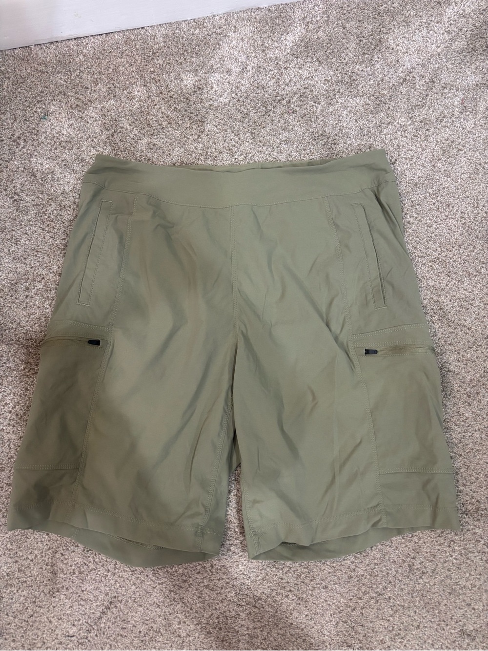 Mountain Hardwear Dynama/2 Bermuda Shorts Sage Green Large Nylon Outdoor Hiking